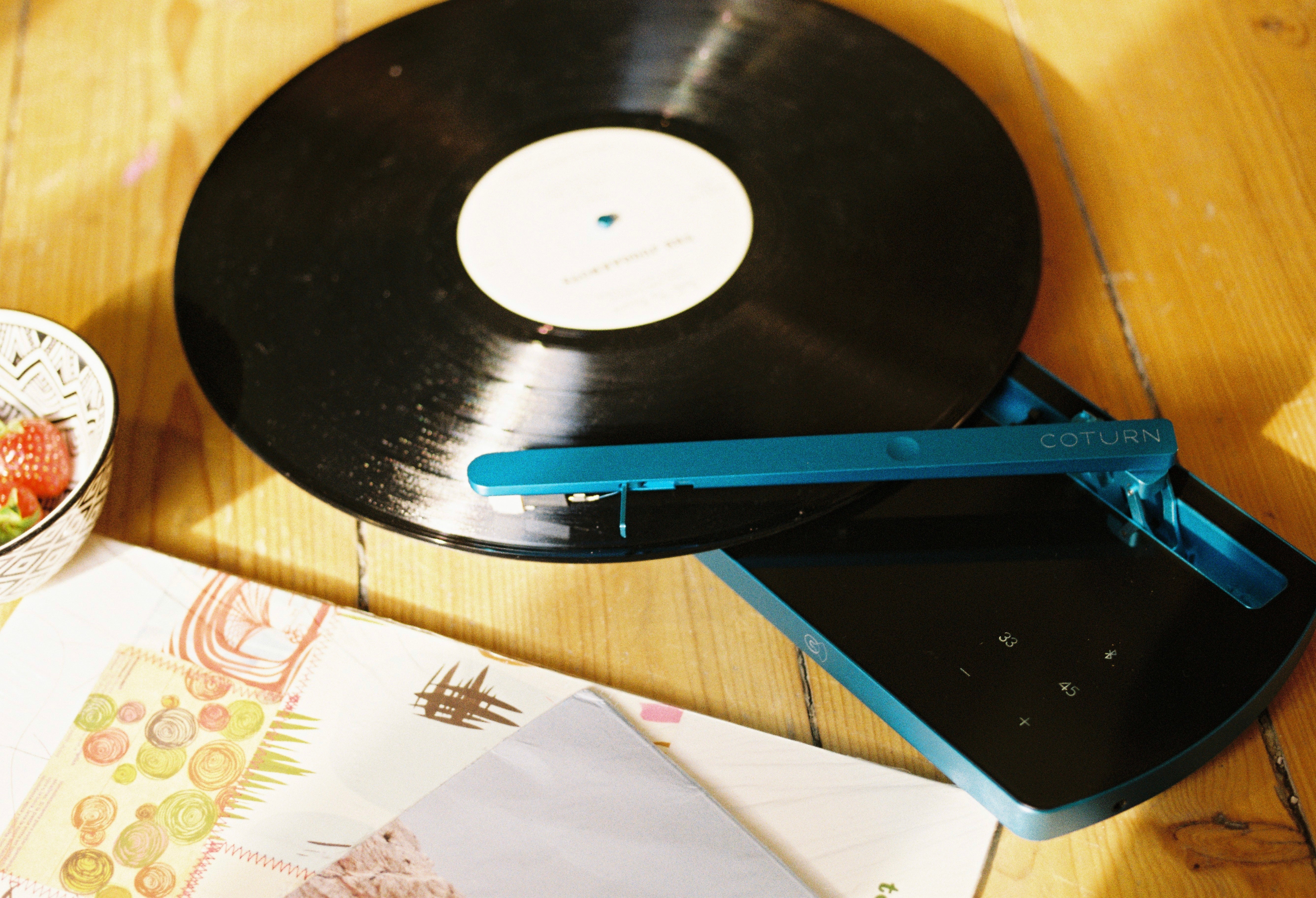 Portable Bluetooth Turntable – Coturn CT-01 Blue